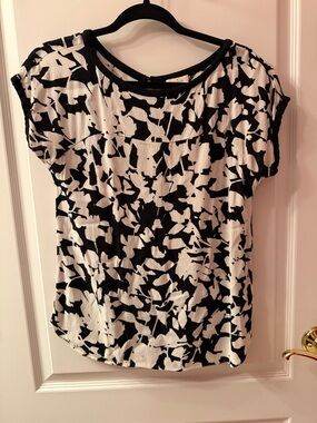kate spade Black and White Abstract Short Sleeve Blouse